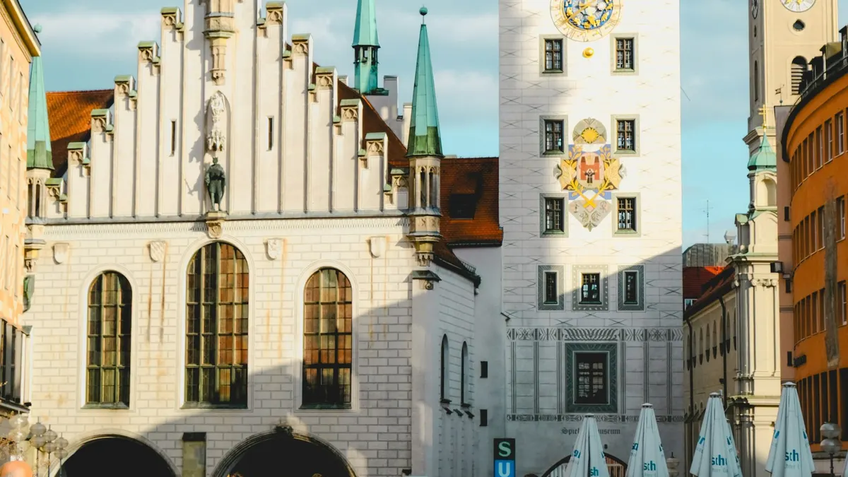 Marienplatz in München mit Passanten